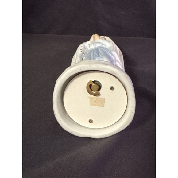 VTG Praying Madonna Virgin Mary Rosary Figurine Music Box  Bisque Porcelain - Picture 7 of 9